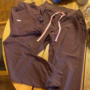 Figs deep purple set